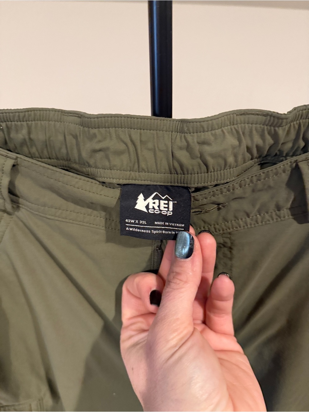 REI Sahara Men’s Cargo Pants in Shaded Olive Green - Picture 7 of 7